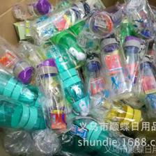 跑江湖地摊新宠 太空杯里的财富密码